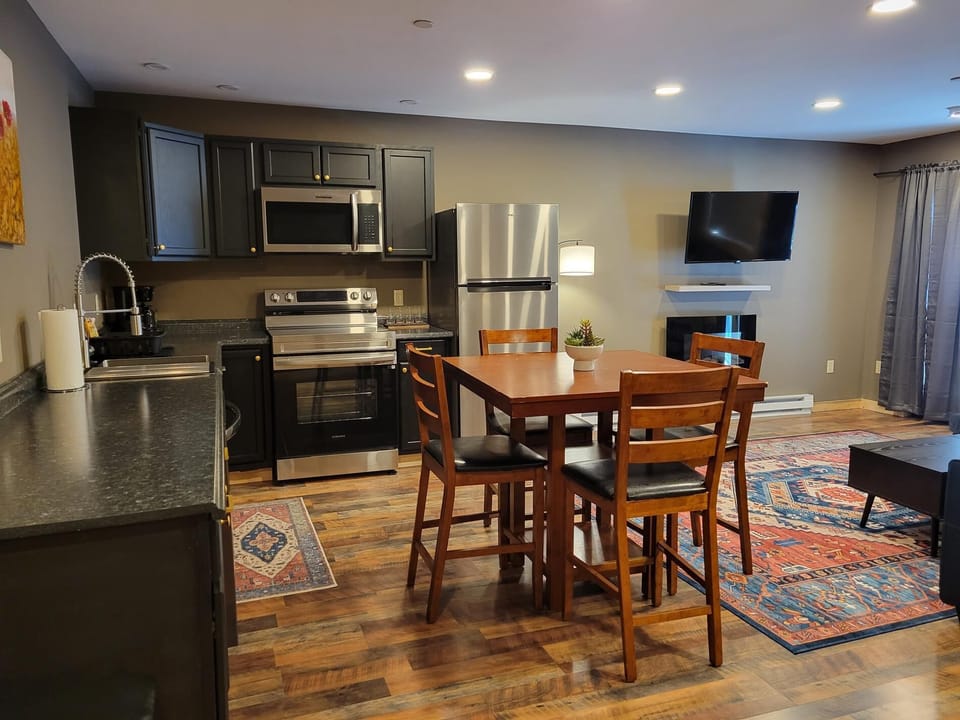 H2 - Two-Bedroom Apartment (680)