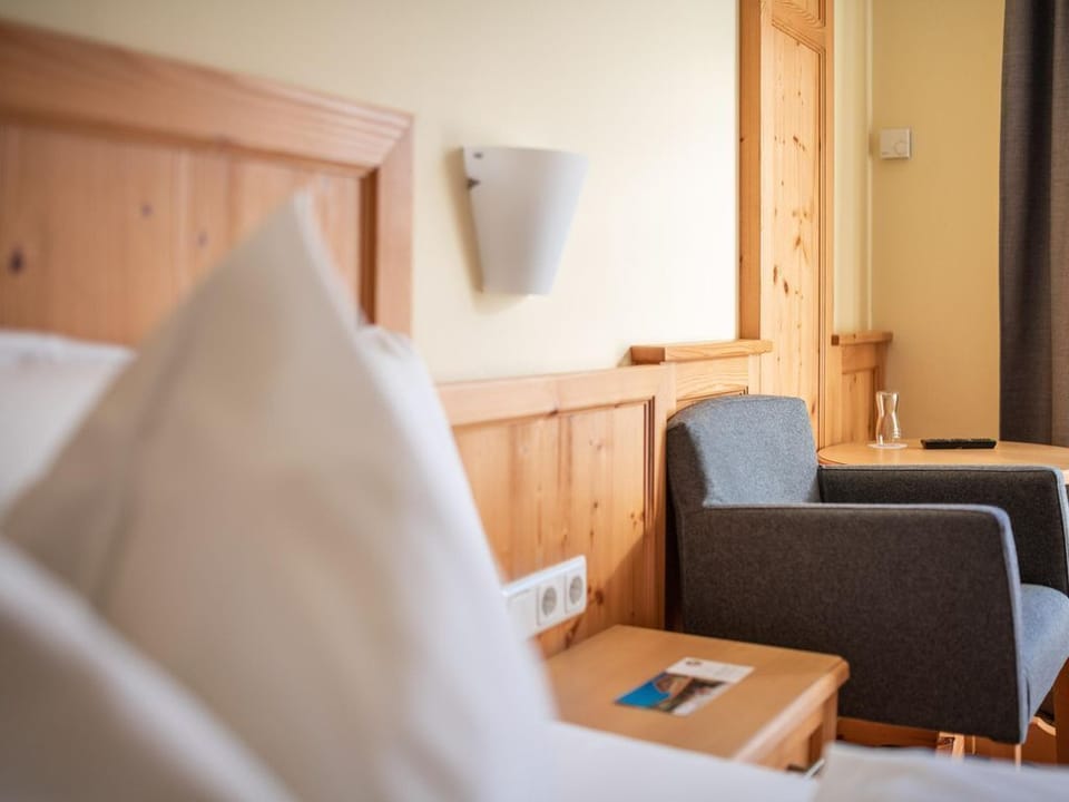 Small double room with balcony - Das Martell, Hotel-Pension Bed and Breakfast in Salzburgerland