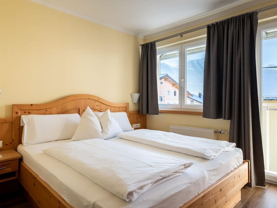 Small double room with Franz. Balcony - The Martell, Hotel-Pension Bed and Breakfast in Salzburgerland