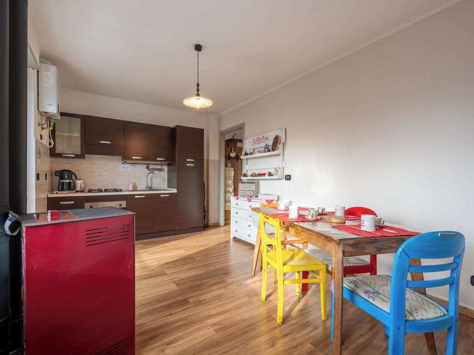 Flooring, Interior Design, Furniture, Floor, Wood, Ceiling, Room, Wood Flooring, Apartment, Wood Stain