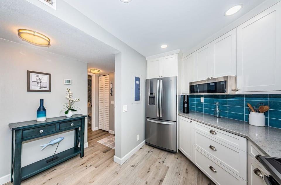 20-web-or-mls-Kitchen/Entry