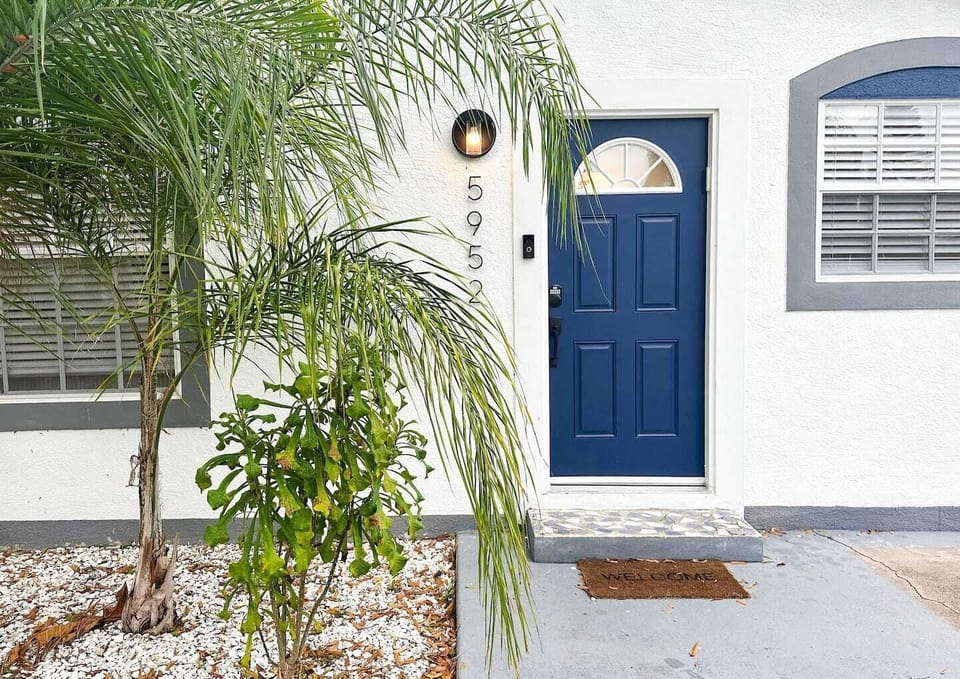 look of the house from outside - entrance area.