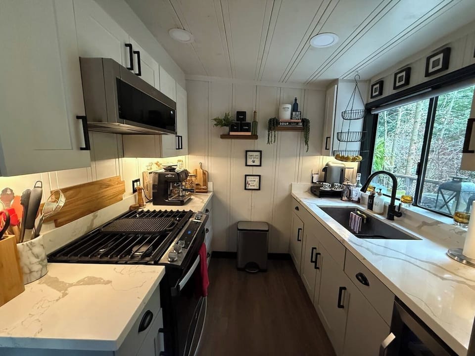 Bright, fully‑equipped kitchen — whip up meals with ease in your home away from home.