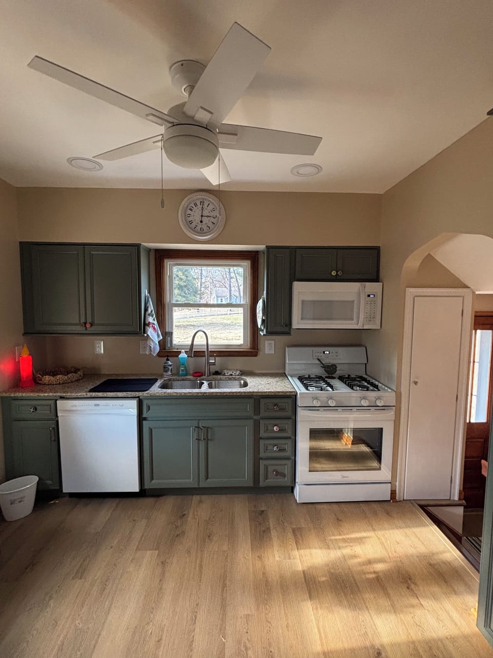 Full furnished kitchen with gas stove, refrigerator, and dishwasher!