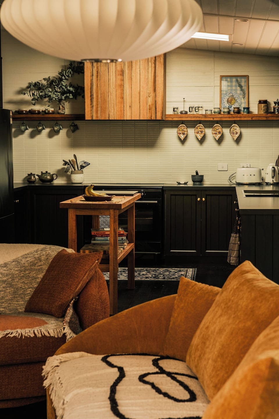 Full kitchen and lounge area