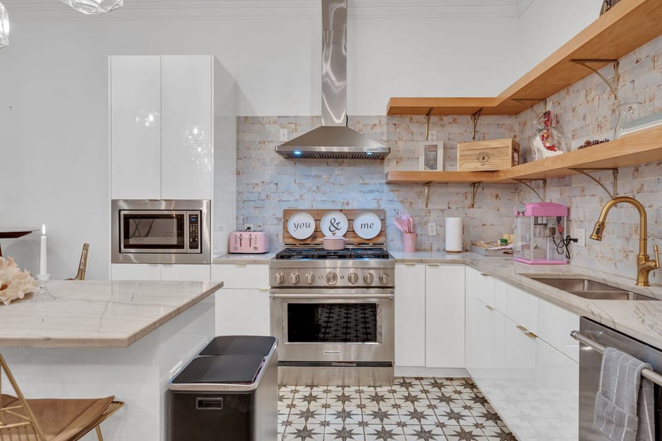 Chef-ready kitchen with modern finishes