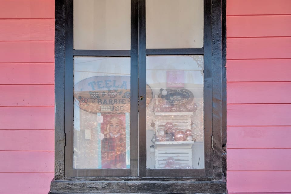 Street-level charm with vintage appeal