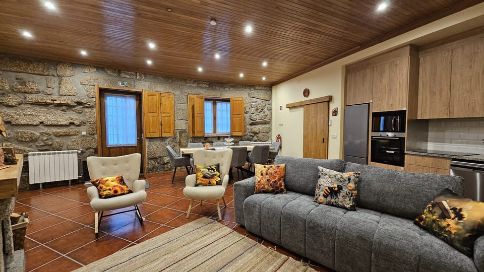 Communal lounge/ TV room,Living room,Dining area