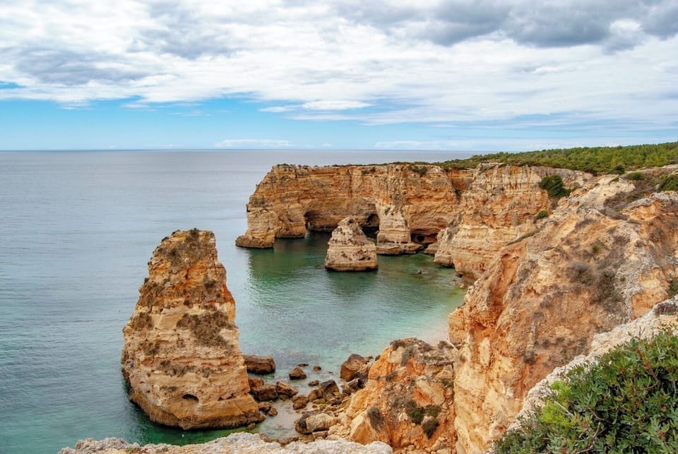 Praia da Marinha, 20km from the apartment