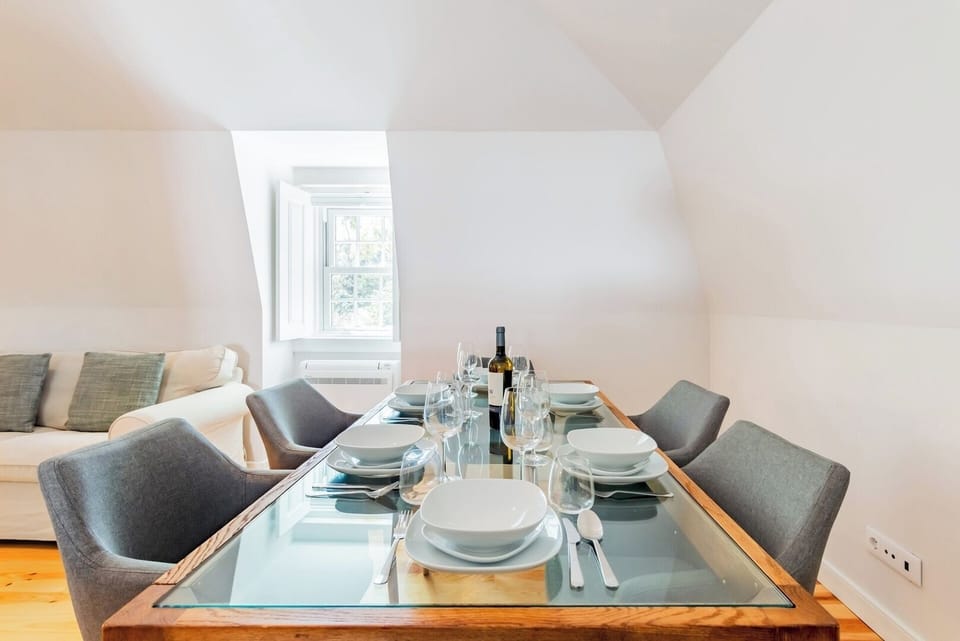 Dining Area with a comfortable table for 6 and air conditioning.