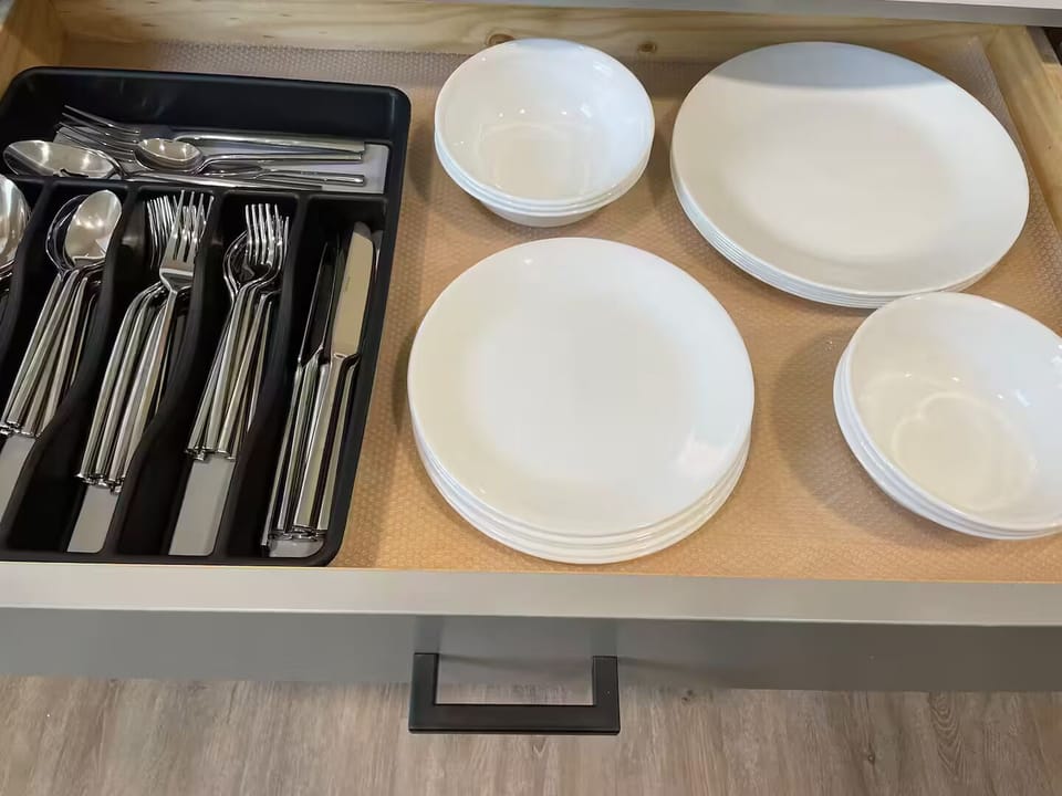  dining utensils