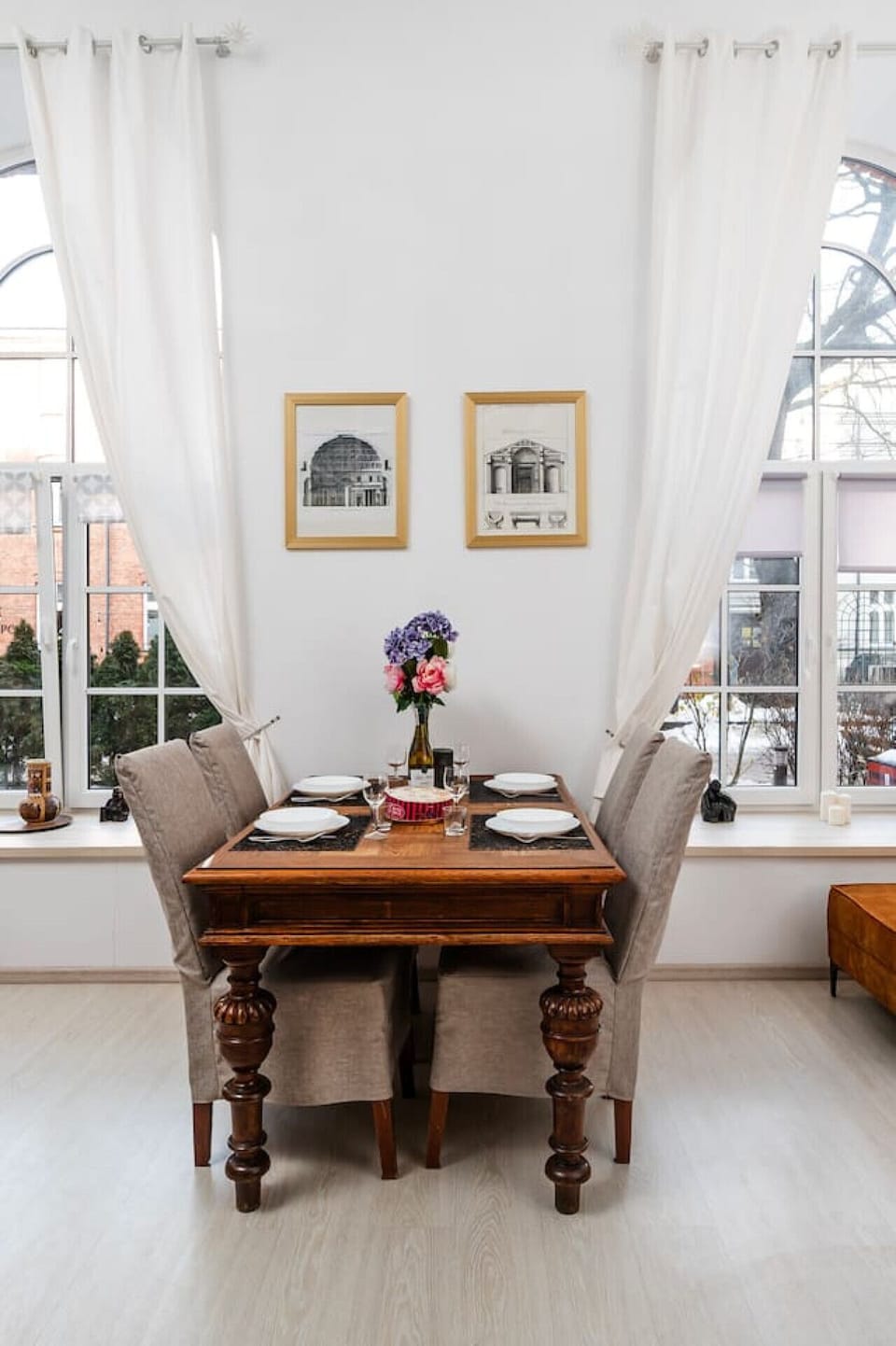 Stylish Two-Level 43m2 Apartment in Heart of Łódź - Book Now with RENTUJEMY