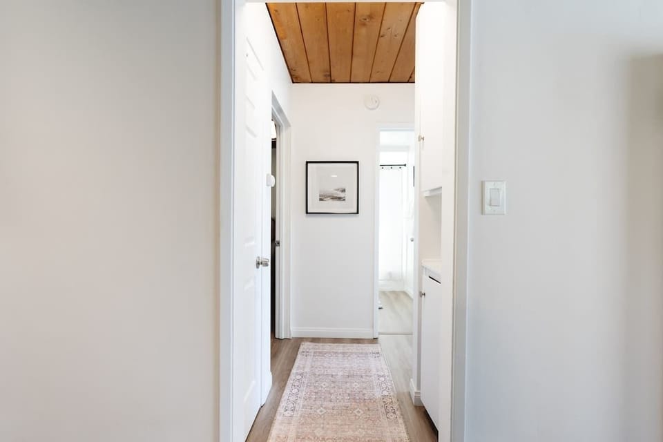 Come and stay, relax and make yourself at home at this charming Bankers Hill hideaway