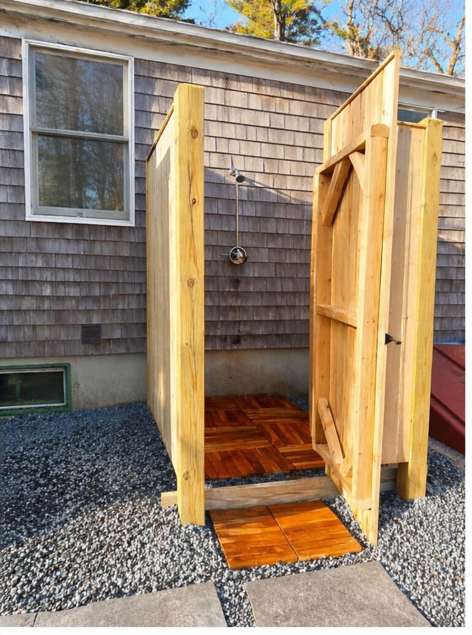 Ready to rinse away sand, salt, and all your worries! 