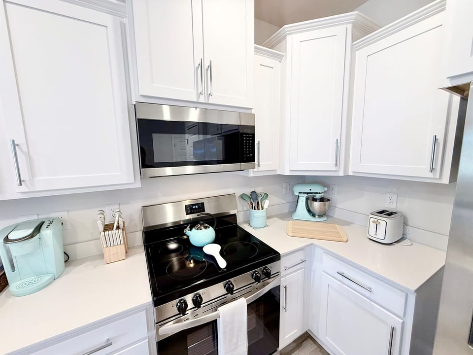 Our fully-stocked kitchen is perfect for preparing a gourmet meal for the whole family or making beach trip sandwiches!