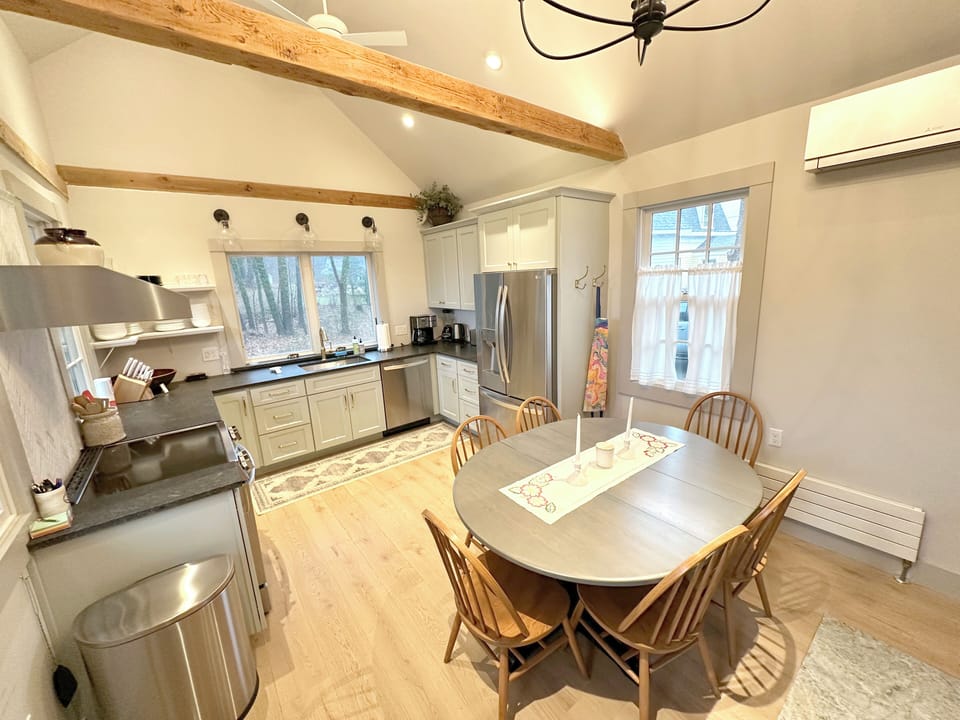 Eat-in kitchen