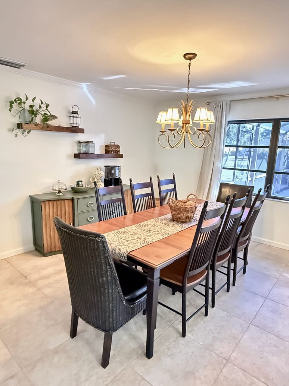 Dining and Coffee Bar