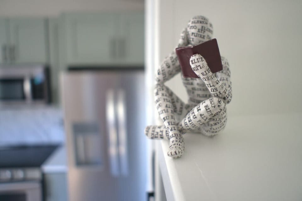 Charming for reading, games, or quiet time – versatile for families or romantic escapes.
