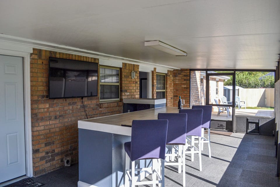 Outside Bar Area