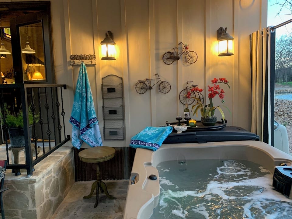 Outdoor spa tub
