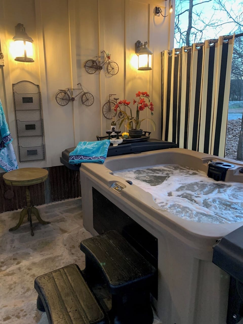 Indoor spa tub