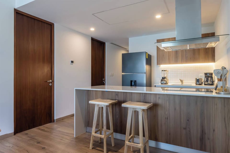 Fully equipped kitchen with breakfast area 