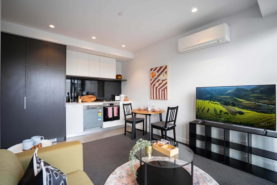 Open-plan Dining & Kitchen with Split-system Air