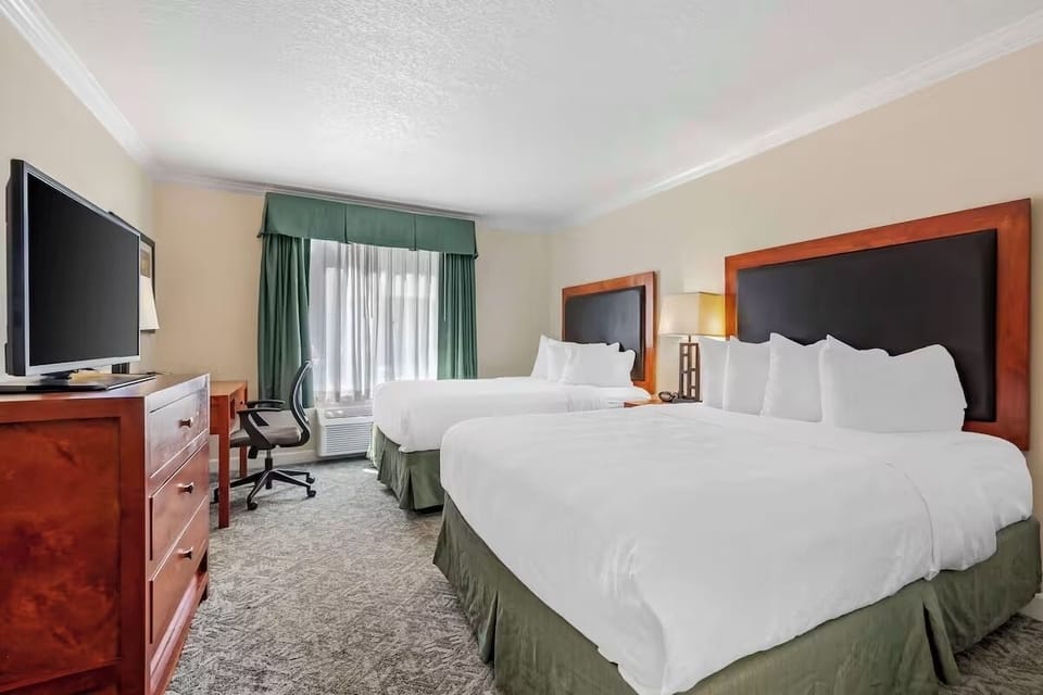 Unit with 2 Queen size beds