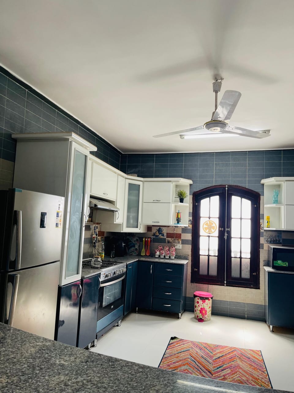 full kitchen 