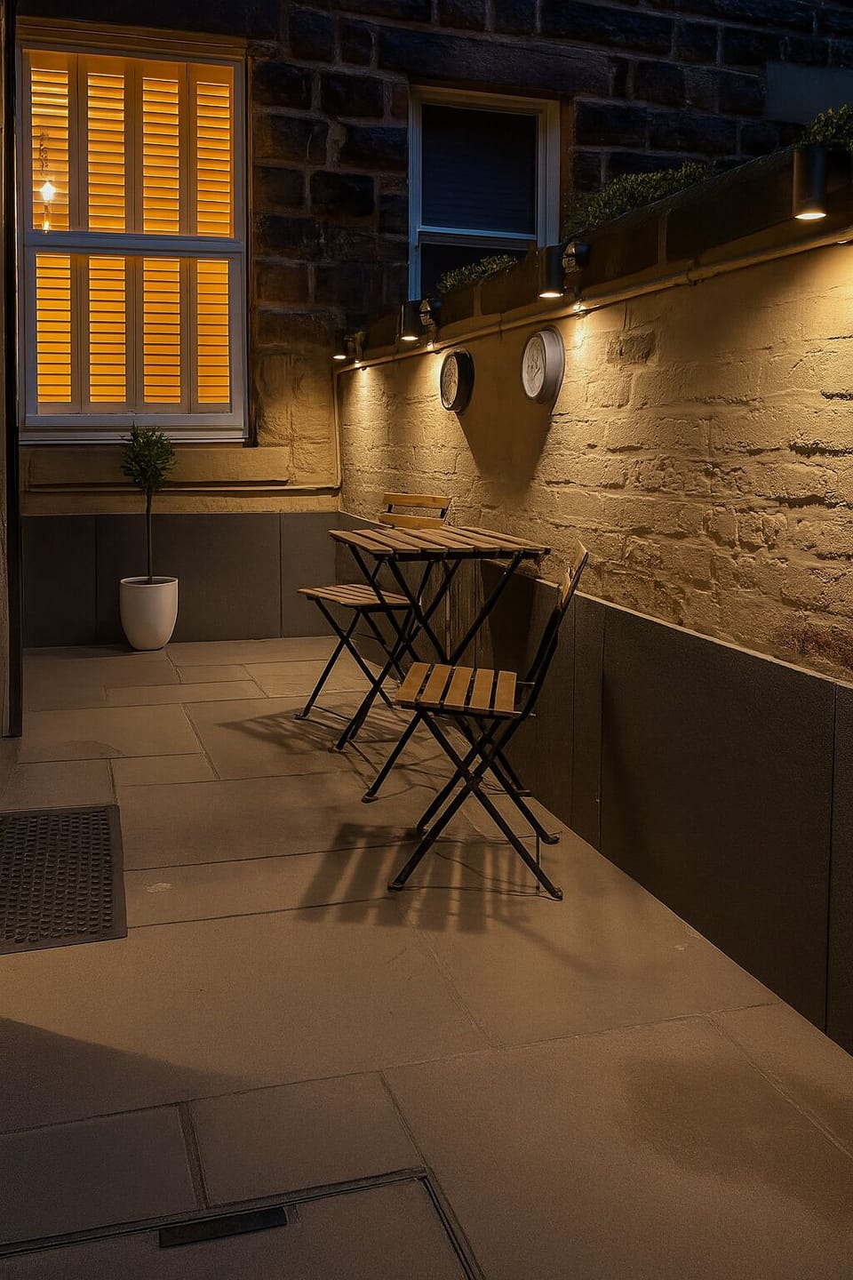 Out Side space for a little al fresco dining 