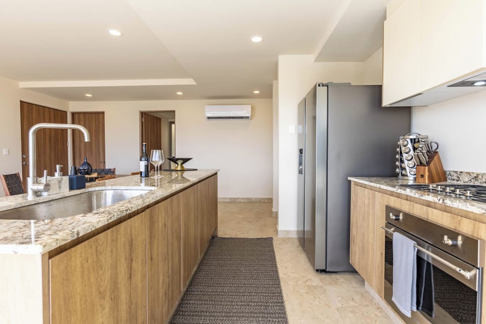 Large fully equipped kitchen 