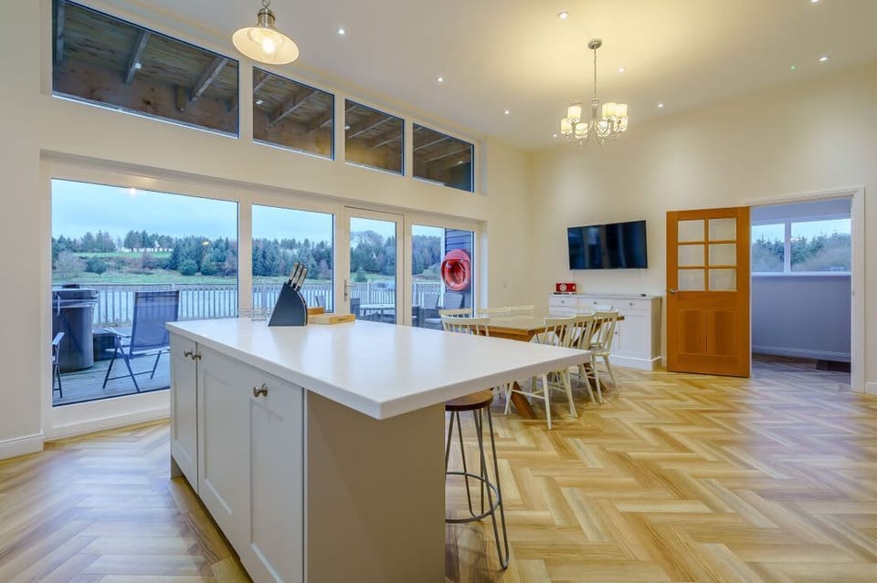 Lochside Premier Spa (Pet)