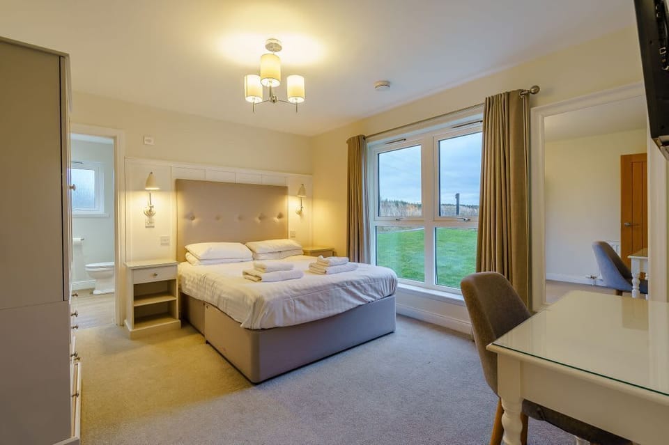 Lochside Premier Spa (Pet)