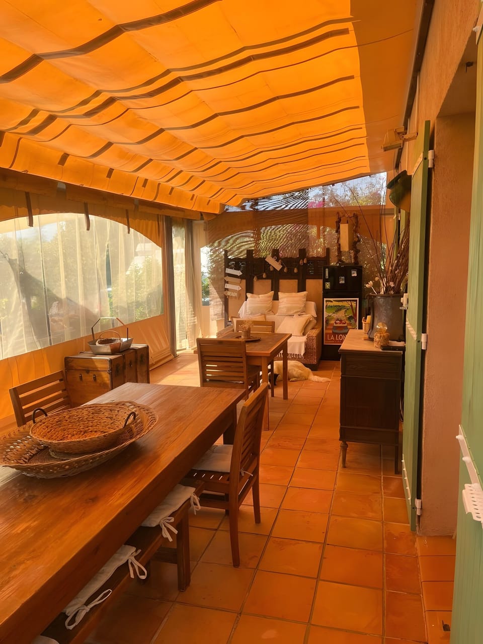 Outdoor dining