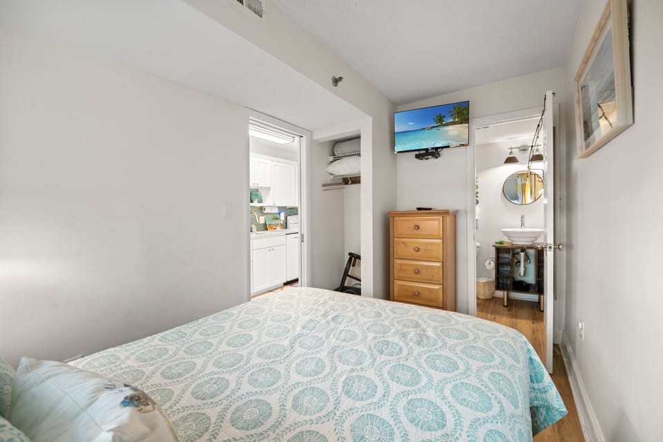 2nd Bedroom w/1 Queen