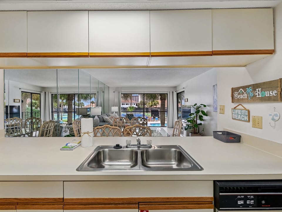 Kitchen - Open Floor Plan