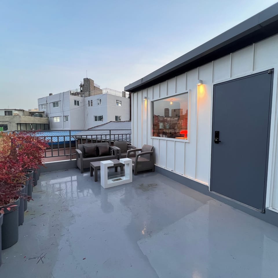 An urban sanctuary: spacious rooftop terrace in central Seoul