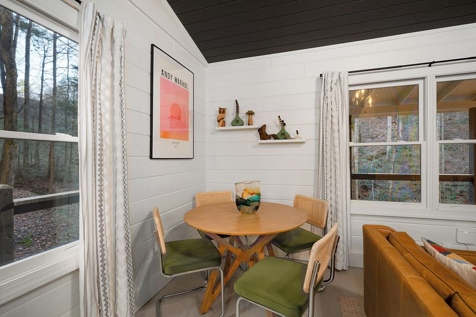 706 On The Creek - Dining Area