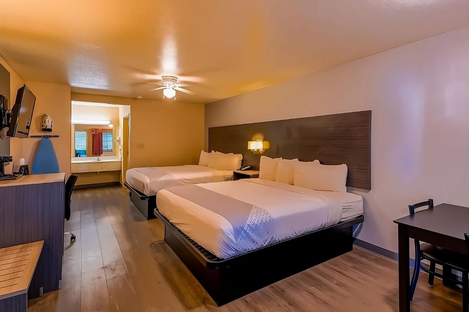 Unit with 2 King size beds. Exact unit will be assigned upon arrival. Views, colors and decor may vary.