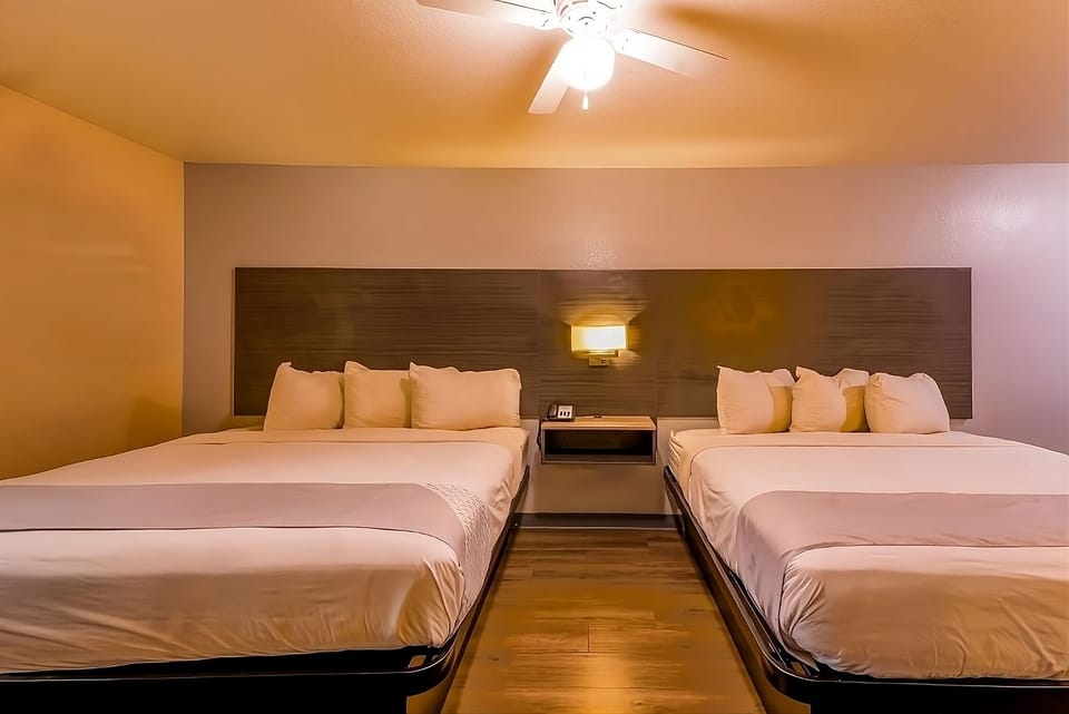 Unit with 2 King size beds. Exact unit will be assigned upon arrival. Views, colors and decor may vary.