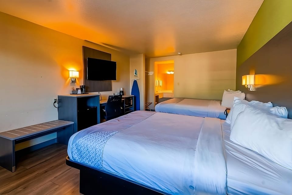 Unit with 2 Queen size beds. Exact unit will be assigned upon arrival. Views, colors and decor may vary.