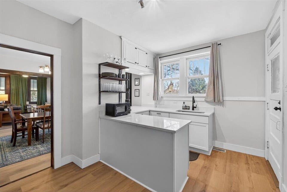 Kitchen is great, whether you're cooking a multi-course meal or just reheating leftovers.