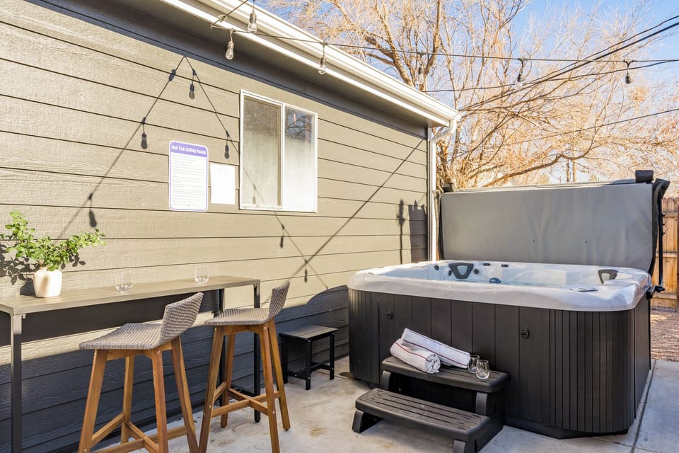 Outdoor spa tub
