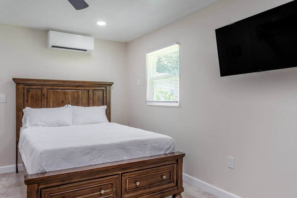 AC unit over bed plus ceiling fan