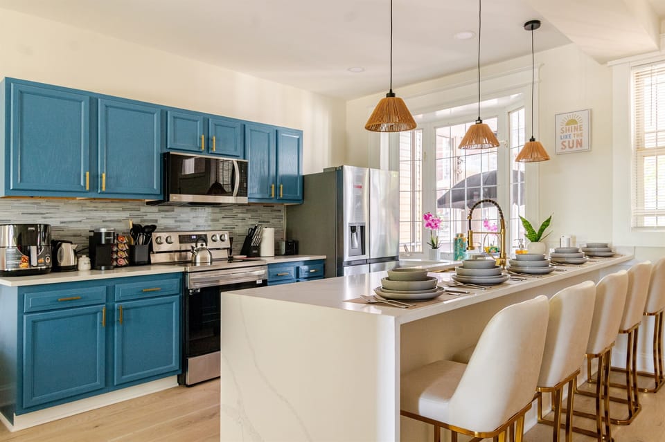 Kitchen & dining view