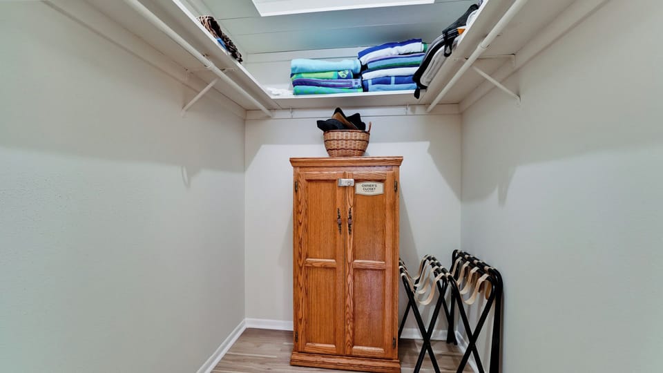 primary bedroom walk-in closet