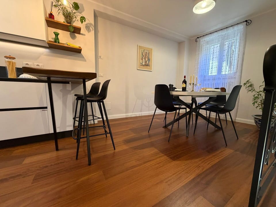 Dining Room, Kitchen