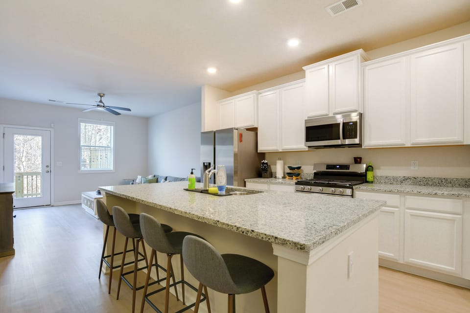 Kitchen | 1st Floor | Keurig Coffee Maker | Dishwasher | Cooking Basics