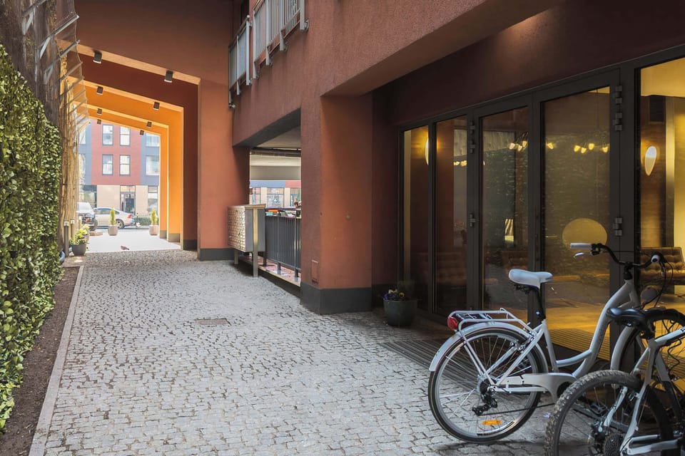 Enjoy easy access to the city's attractions from this well-located building.