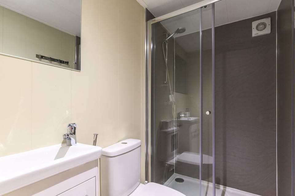 Pods by the Lake (Pet)